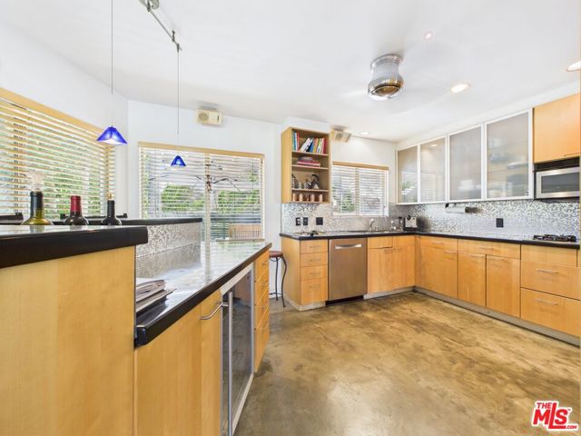 3162 Durand Drive, Los Angeles CA: https://media.crmls.org/mediaz/6f09591b-8f15-4db0-ba41-05b42f81d80b.jpg
