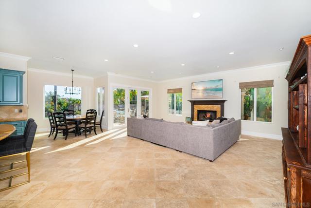 4703 Briana Ct, Fallbrook CA: https://media.crmls.org/mediaz/6f099fe9-386b-488e-b58c-da009a9db8ec.jpg
