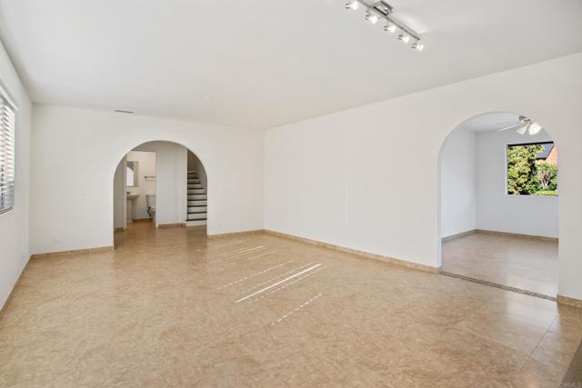 Detail Gallery Image 13 of 48 For 11000 Meadow Glen Way East, Escondido,  CA 92026 - 3 Beds | 2/1 Baths