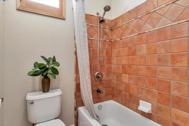 1517 Rampart Way, Brentwood CA: https://media.crmls.org/mediaz/6f0a200c-8656-416a-bf3f-072842b6bcca.jpg