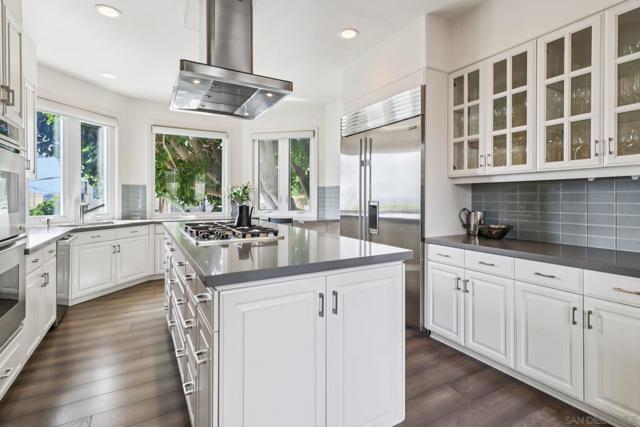 1295 W Redwood St, San Diego CA: https://media.crmls.org/mediaz/6f0acb9c-e735-48df-9065-65571393c967.jpg