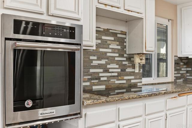 Detail Gallery Image 11 of 29 For 2067 Paseo De Anza, Vista,  CA 92084 - 3 Beds | 2 Baths