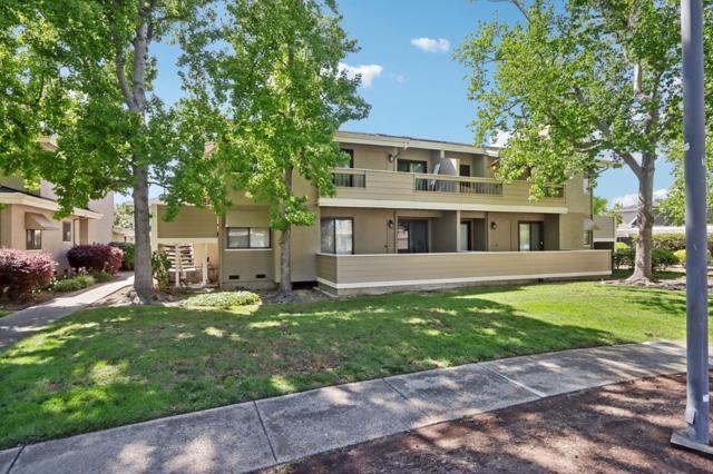 145 Albacore Lane, Foster City CA: https://media.crmls.org/mediaz/6f0aeaa8-fab0-4f3d-9332-cd044e5bed72.jpg