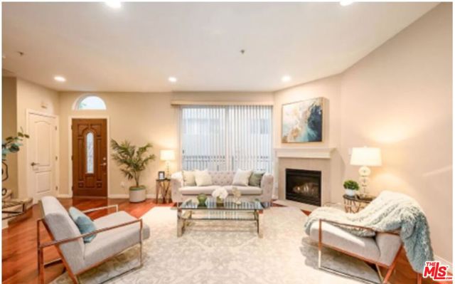 4732 Radford Avenue, Valley Village CA: https://media.crmls.org/mediaz/6f0b725d-61ff-497b-aac0-0af6211aebec.jpg