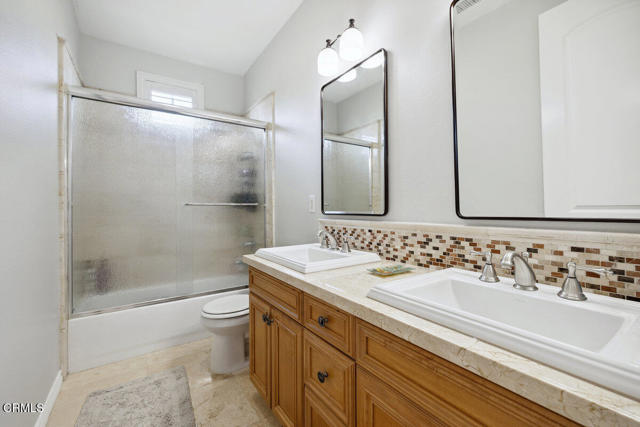 4111 Adriatic Street, Oxnard CA: https://media.crmls.org/mediaz/6f0bf309-36ca-40aa-a0fa-0eeb426598c8.jpg
