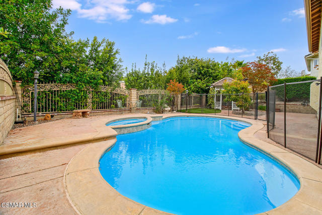 2111 Peak Place, Thousand Oaks CA: https://media.crmls.org/mediaz/6f0c914a-3b61-44cb-942d-a618e4cb1c06.jpg