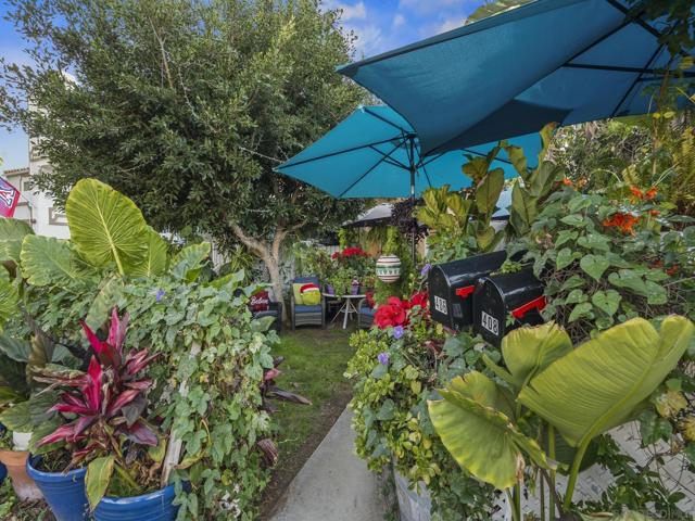 406 408 & 408B E Ave, Coronado CA: https://media.crmls.org/mediaz/6f0c932f-3df3-478a-afe2-cf181520fab2.jpg