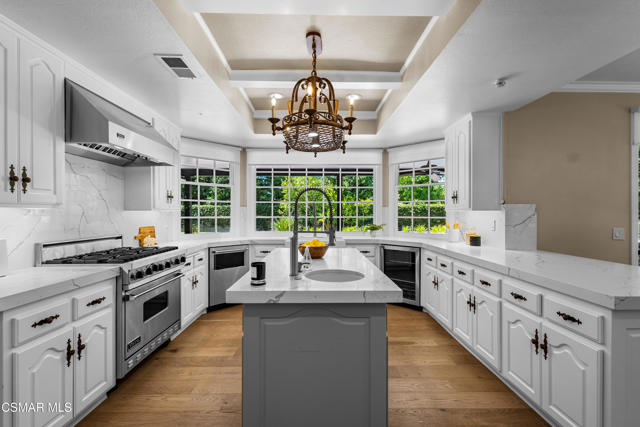 29340 Castlehill Drive, Agoura Hills CA: https://media.crmls.org/mediaz/6f0d2c11-5c9c-4046-a438-fd1c67c70900.jpg