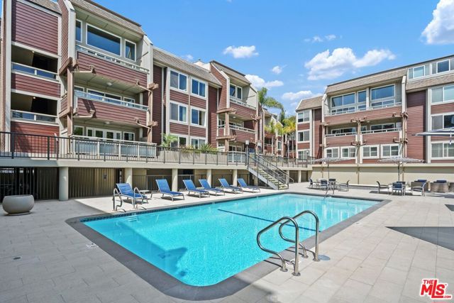 4200 Via Dolce, Marina del Rey CA: https://media.crmls.org/mediaz/6f0d3a42-907a-44ad-8272-62baf439fb10.jpg