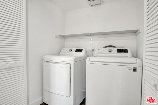 2419 S Cochran Avenue, Los Angeles CA: https://media.crmls.org/mediaz/6f0d44f0-426a-435c-be49-c2235dd029f9.jpg