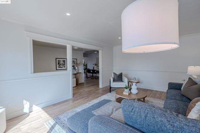 3354 S Francisco Way, Antioch CA: https://media.crmls.org/mediaz/6f0d7f11-5987-460d-b2e7-a38253b330a4.jpg