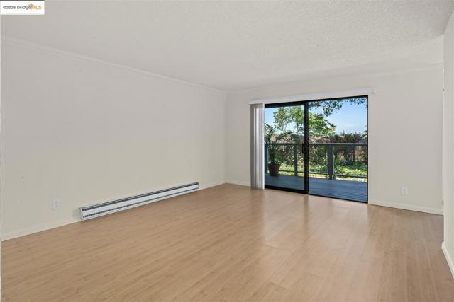 2 Commodore DR, Emeryville CA: https://media.crmls.org/mediaz/6f0dd7b7-aa00-4356-9a92-9492aa56847a.jpg