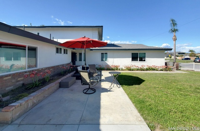 15927 Los Reyes Street, Fountain Valley CA: https://media.crmls.org/mediaz/6f0de11e-8dd7-4a79-bf17-a3b997a86e82.jpg