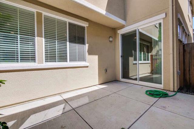 525 Aspen Place, East Palo Alto CA: https://media.crmls.org/mediaz/6f0e73a7-0ac5-41b8-8cc2-38c9662aa591.jpg