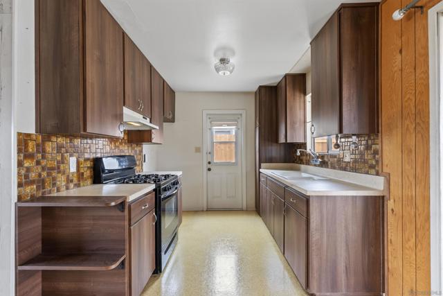 1271 Bosworth St, El Cajon CA: https://media.crmls.org/mediaz/6f0eb873-0463-4da1-8de1-3503e7521334.jpg