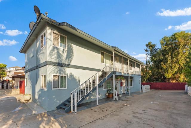3957 61 Cottonwood St, San Diego CA: https://media.crmls.org/mediaz/6f0f3c13-097e-46d2-bffa-a7d19597961a.jpg