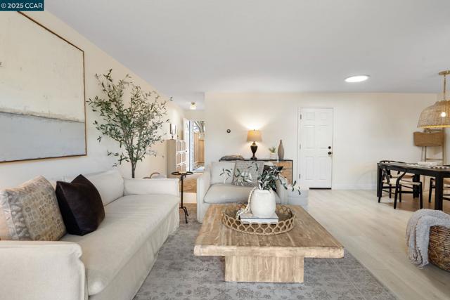 6625 Pioneer Ln, Dublin CA: https://media.crmls.org/mediaz/6f0f6b4d-9ee2-44bb-b74f-78c4be3ac87a.jpg