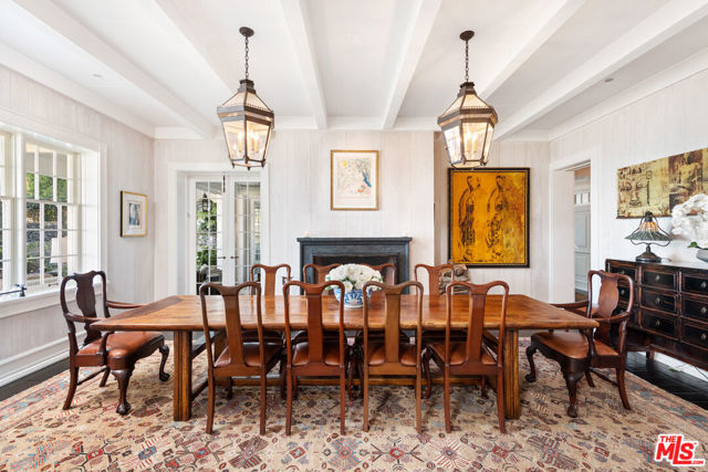27540 Pacific Coast Highway, Malibu CA: https://media.crmls.org/mediaz/6f0f9125-1fbf-4765-8222-6e50edf794e3.jpg