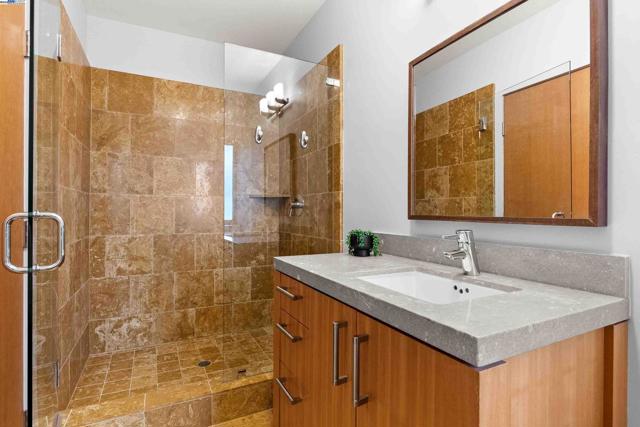 103 Diablo Dr, Oakland CA: https://media.crmls.org/mediaz/6f0f9de9-5713-476e-b15c-8ac945312412.jpg