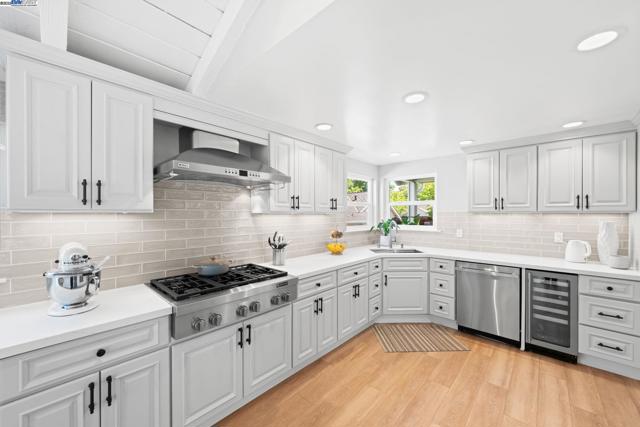 711 Glen Eagle Ct, Danville CA: https://media.crmls.org/mediaz/6f1067aa-6806-489f-8f3a-f999c78c1157.jpg
