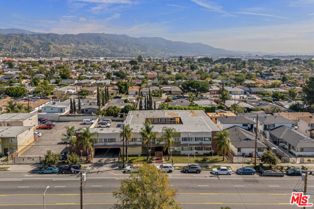 7442 Vineland Avenue, Sun Valley CA: https://media.crmls.org/mediaz/6f108fa7-8d8a-431b-92ad-cc44c02d07e8.jpg