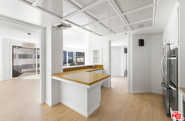 10550 Wilshire Boulevard, Los Angeles CA: https://media.crmls.org/mediaz/6f109bdc-5a0b-41ad-8b99-e965f8fb10a9.jpg