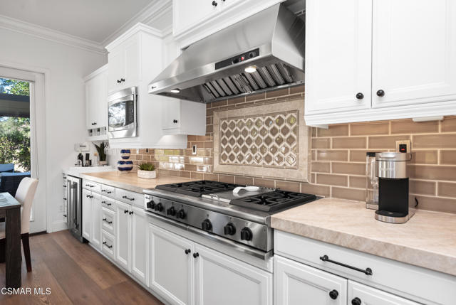 976 Blackbourne, Oak Park CA: https://media.crmls.org/mediaz/6f10c2ad-ca95-446f-ac29-069061847caa.jpg