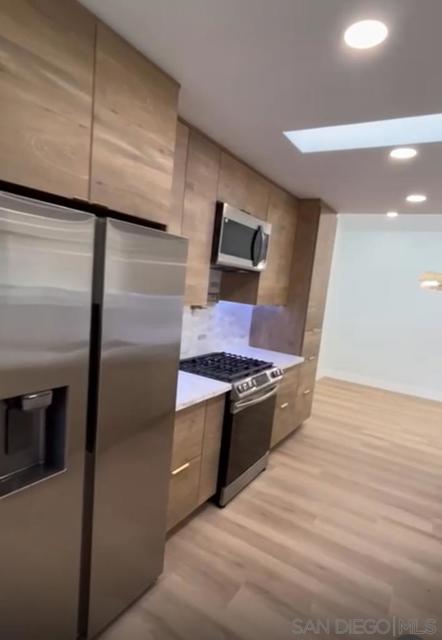 175 Bronze Way, Vista CA: https://media.crmls.org/mediaz/6f113901-ad02-4c05-b0a3-f01db977646e.jpg