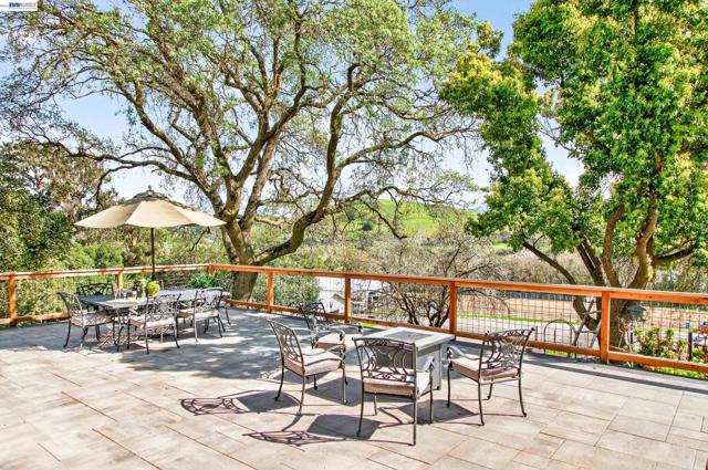 10700 Foothill Rd, Sunol CA: https://media.crmls.org/mediaz/6f115339-08df-4016-abeb-41a95abb9ad1.jpg