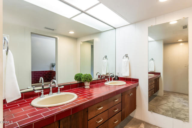 4308 Hayman Avenue, La Canada Flintridge CA: https://media.crmls.org/mediaz/6f11a6e5-036e-48bc-a564-d7bdd7a2588b.jpg