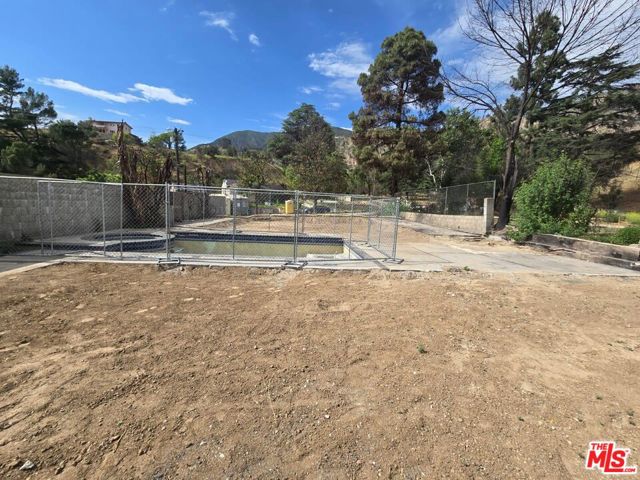 3792 El Sereno Avenue, Altadena CA: https://media.crmls.org/mediaz/6f124fad-f04e-428f-a39e-7930f7df49d7.jpg