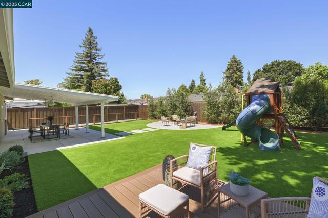 3937 Majestic Dr, Concord CA: https://media.crmls.org/mediaz/6f13448e-0f12-4809-a88f-4715d5275acb.jpg