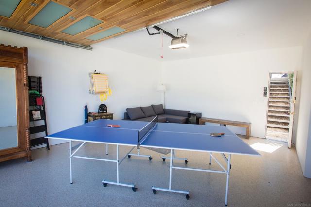1047 Highland Dr, Del Mar CA: https://media.crmls.org/mediaz/6f13c4a9-c56c-4a94-b777-494828c62a1c.jpg