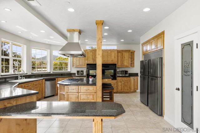 Image 12 of 75 For 3232 Twin Oaks Valley Rd