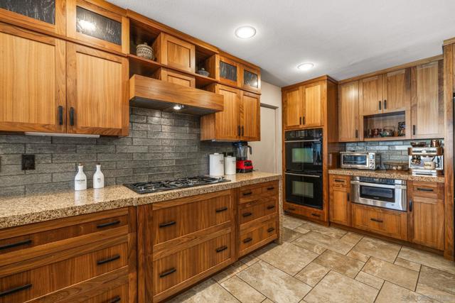 142 Yale Dr, Rancho Mirage CA: https://media.crmls.org/mediaz/6f14b3ed-0658-486f-b765-b919bc876cf9.jpg