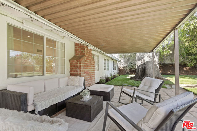 20338 Coulson Street, Woodland Hills CA: https://media.crmls.org/mediaz/6f14cd25-7aa6-4b44-ae5e-a12f1943cfa1.jpg
