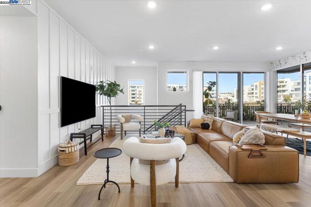 2250 Kilowatt Way, Fremont CA: https://media.crmls.org/mediaz/6f14e3de-59bc-4caf-9073-96d84a89b713.jpg