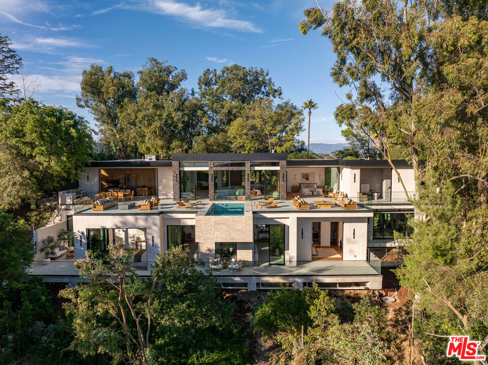 12752 Mulholland Drive