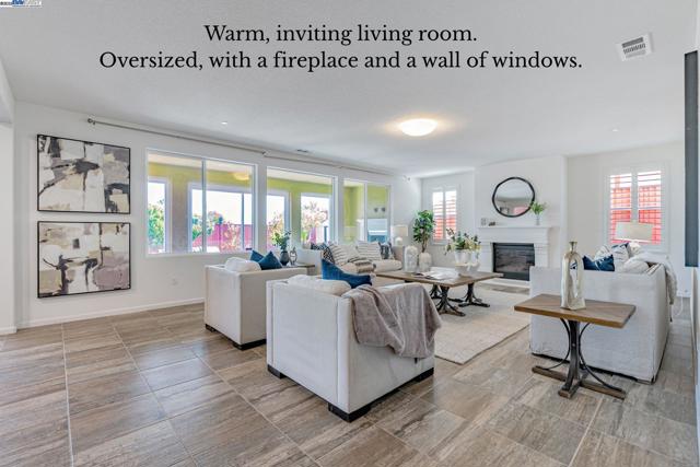 4005 Sarasta Bay Dr, Pittsburg CA: https://media.crmls.org/mediaz/6f156262-3ddd-47c8-89fc-b41b1abf2d8a.jpg