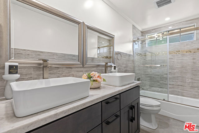 8557 Norwich Avenue, North Hills CA: https://media.crmls.org/mediaz/6f15adc8-292a-442e-b595-2abfc2f31e62.jpg