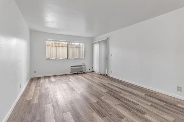 980 Kiely Boulevard, Santa Clara CA: https://media.crmls.org/mediaz/6f162dae-9f8b-439c-8c5d-b5c039dd355c.jpg