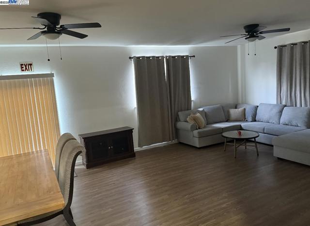 224 E Tennessee St, Fairfield CA: https://media.crmls.org/mediaz/6f16b4ac-af4d-4a4e-93de-118726794214.jpg