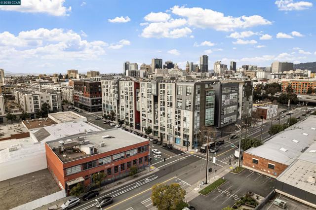 311 Oak St, Oakland CA: https://media.crmls.org/mediaz/6f16d7af-38c3-4b3f-a37e-2e6abb497b8e.jpg