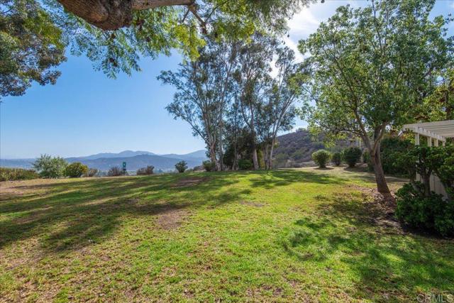 11525 Fury Ln, El Cajon CA: https://media.crmls.org/mediaz/6f16e373-bbd4-4211-bc09-0b66807fd5ed.jpg