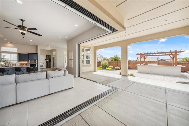 2999 Bluffs Drive, Marina CA: https://media.crmls.org/mediaz/6f177c49-3fdf-4b9c-8fa7-713c08f0e57d.jpg