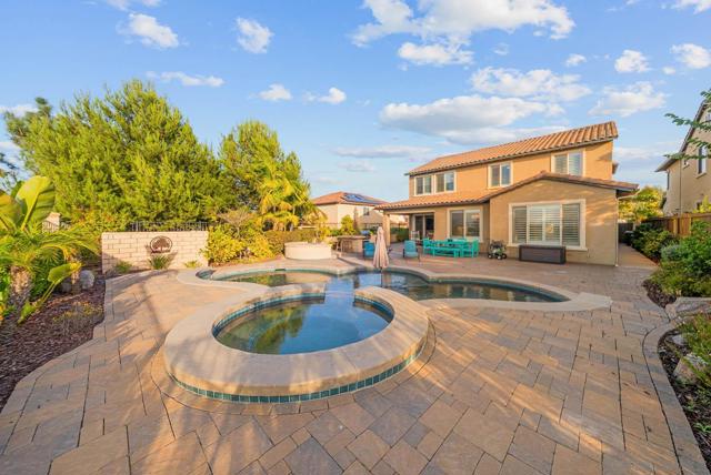 542 Adobe Estates Dr, Vista CA: https://media.crmls.org/mediaz/6f17b1c5-19f3-491f-b4dd-4abce9d7cc10.jpg