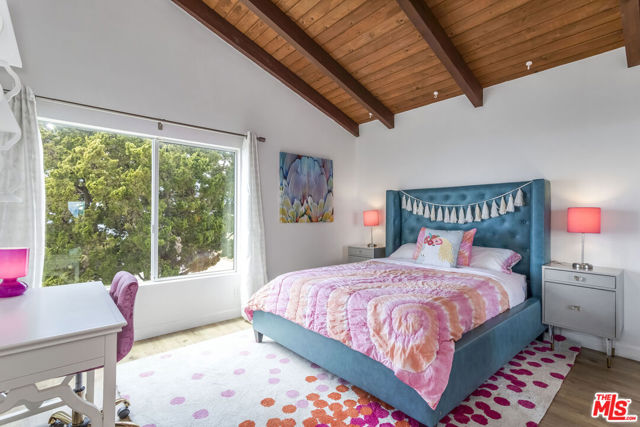 32701 Vista De Los Ondas Street, Malibu CA: https://media.crmls.org/mediaz/6f184649-da00-4683-b7a2-d16c3ce832f9.jpg