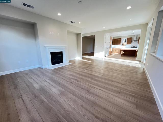 297 Eagle Nest Drive, Oakley CA: https://media.crmls.org/mediaz/6f197dfa-9783-4835-91ff-a8d4ffcaa434.jpg