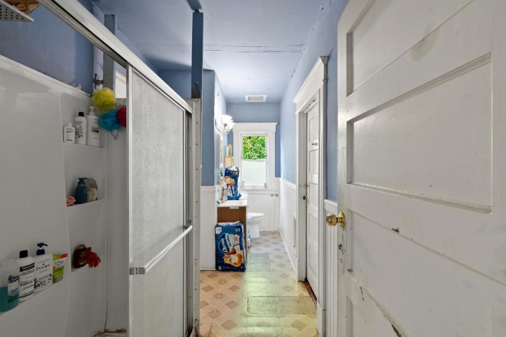 https://media.crmls.org/mediaz/6f199301-731b-4049-9cc2-3a87fae90957.jpg?preset=X-Large