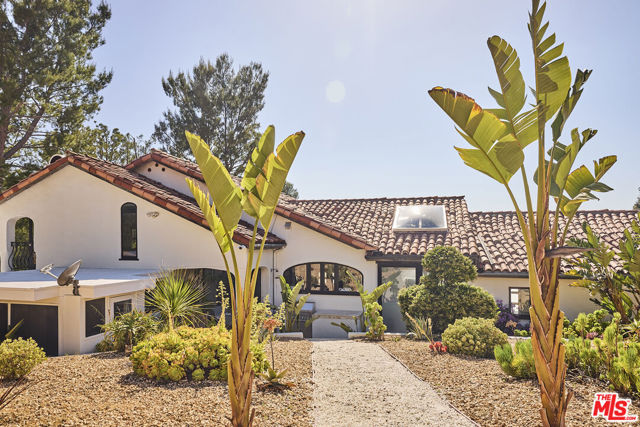 2266 Cold Canyon Road, Calabasas CA: https://media.crmls.org/mediaz/6f19bb2b-87cb-4815-9583-ee1512a9e2ce.jpg